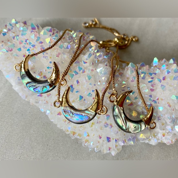 *Liv* Abalone Half Moon Horn Bracelet - Picture 4 of 7